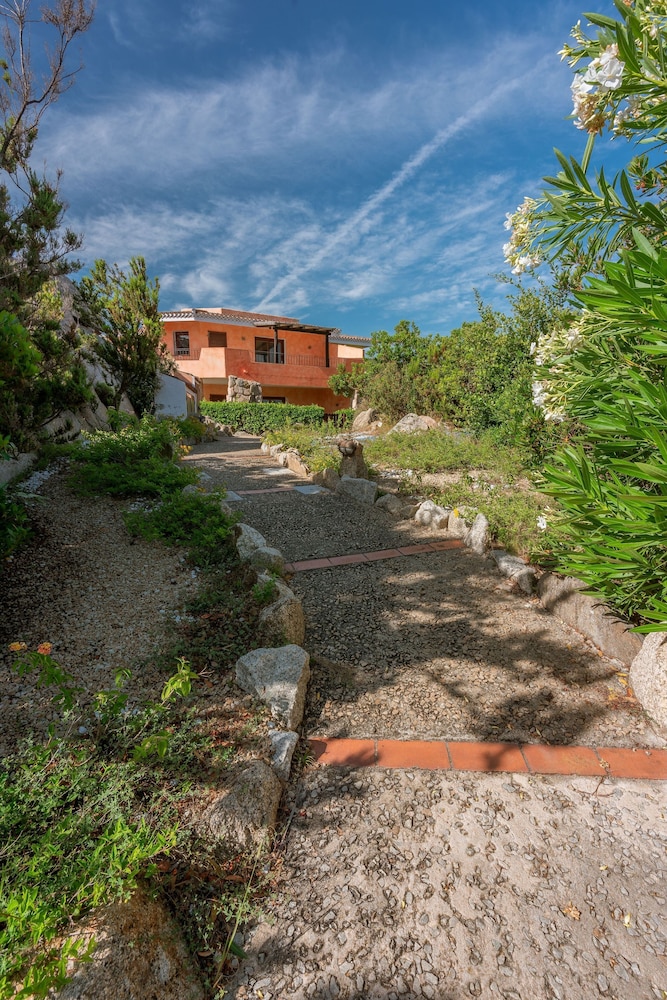 Tranquil Palau Green Village 1 Bedroom Apartment B4p-premier Sleeps 4 Persons