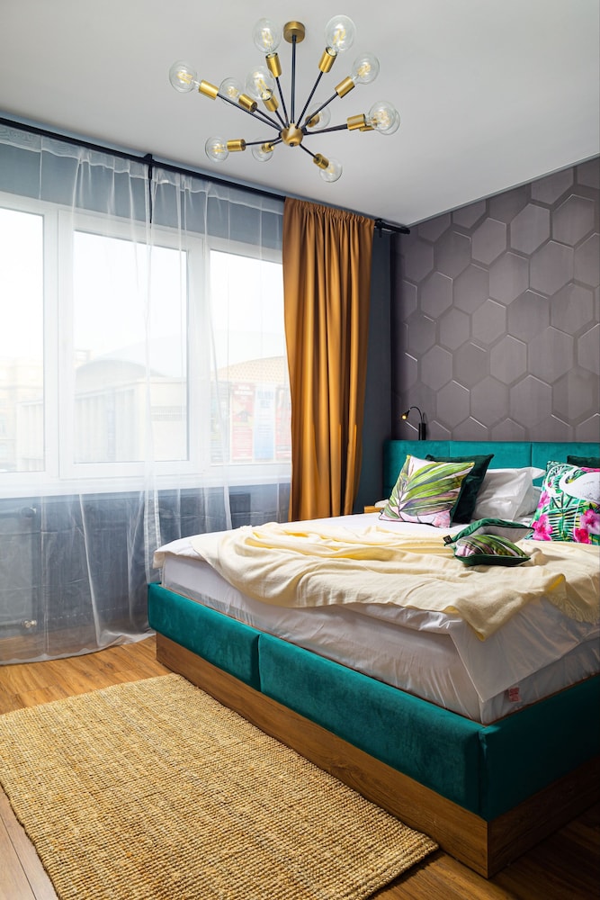 Golden Hour - One Bedroom - Next to Cismigiu Park and Victoria Avenue view 2