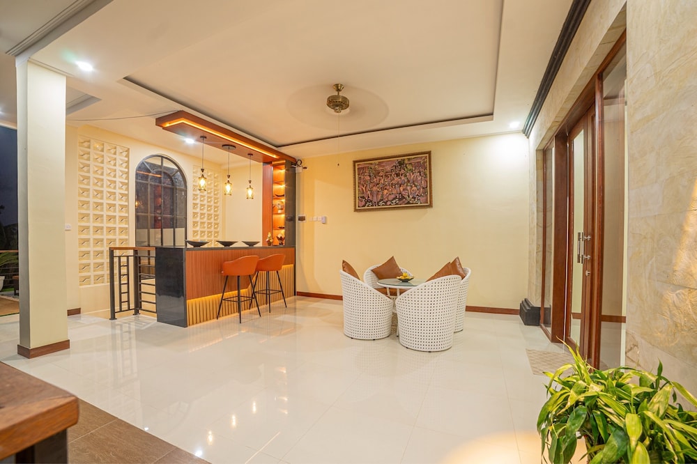 Bulan Adi Villa By Reccoma