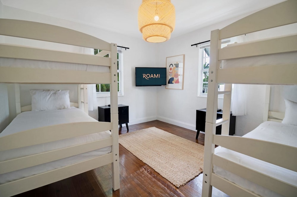 Roami at Edgewater Bungalows