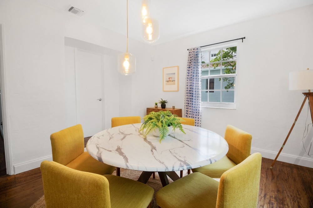 Roami at Edgewater Bungalows