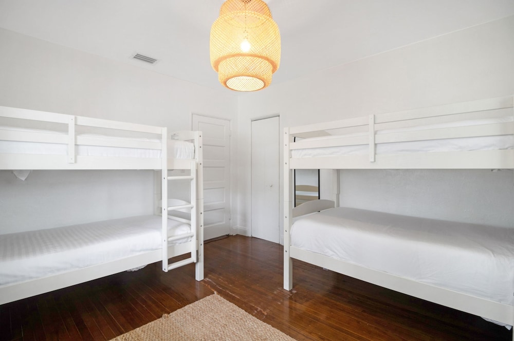 Roami at Edgewater Bungalows
