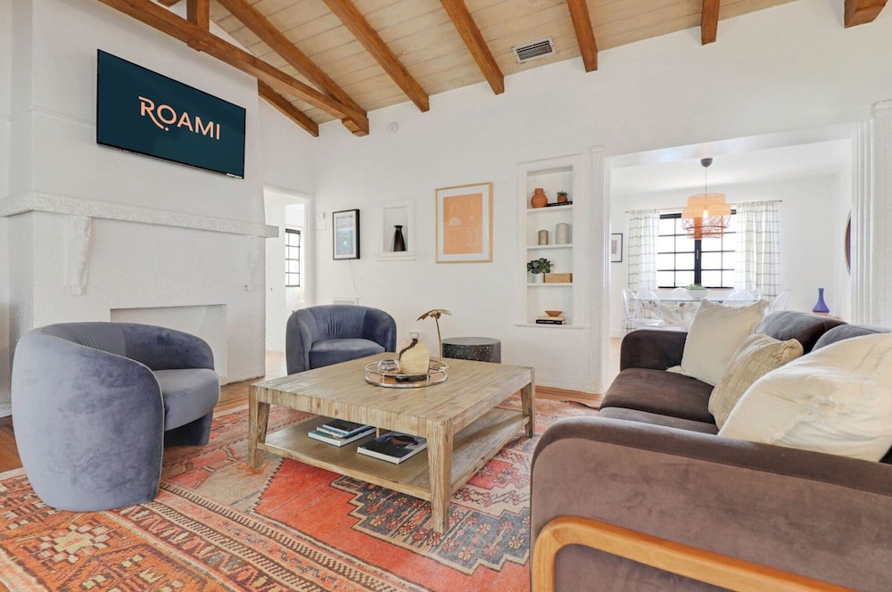 Roami at Edgewater Bungalows