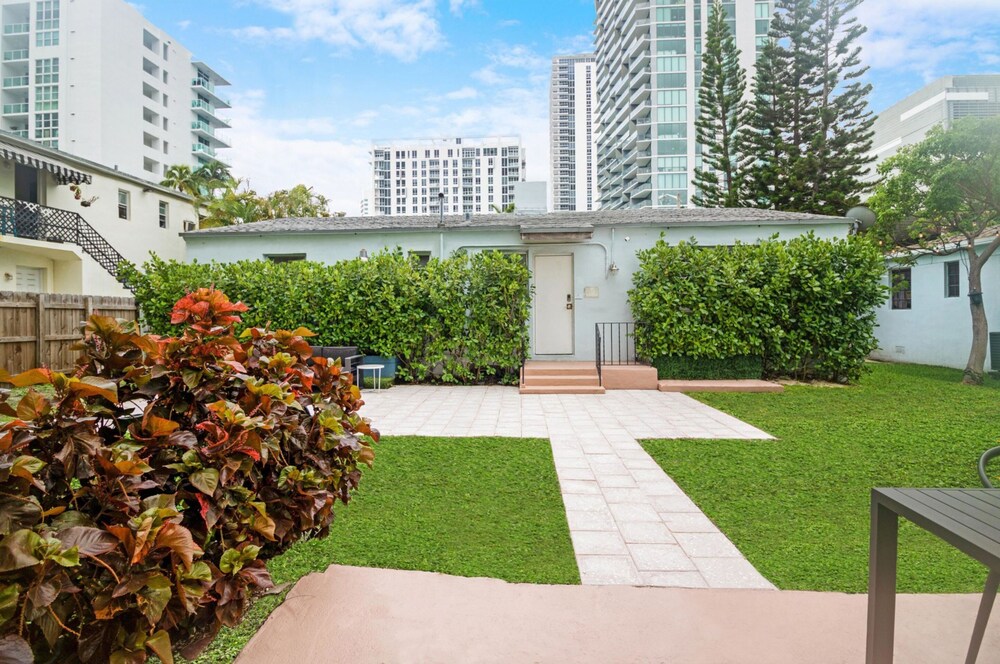 Roami at Edgewater Bungalows
