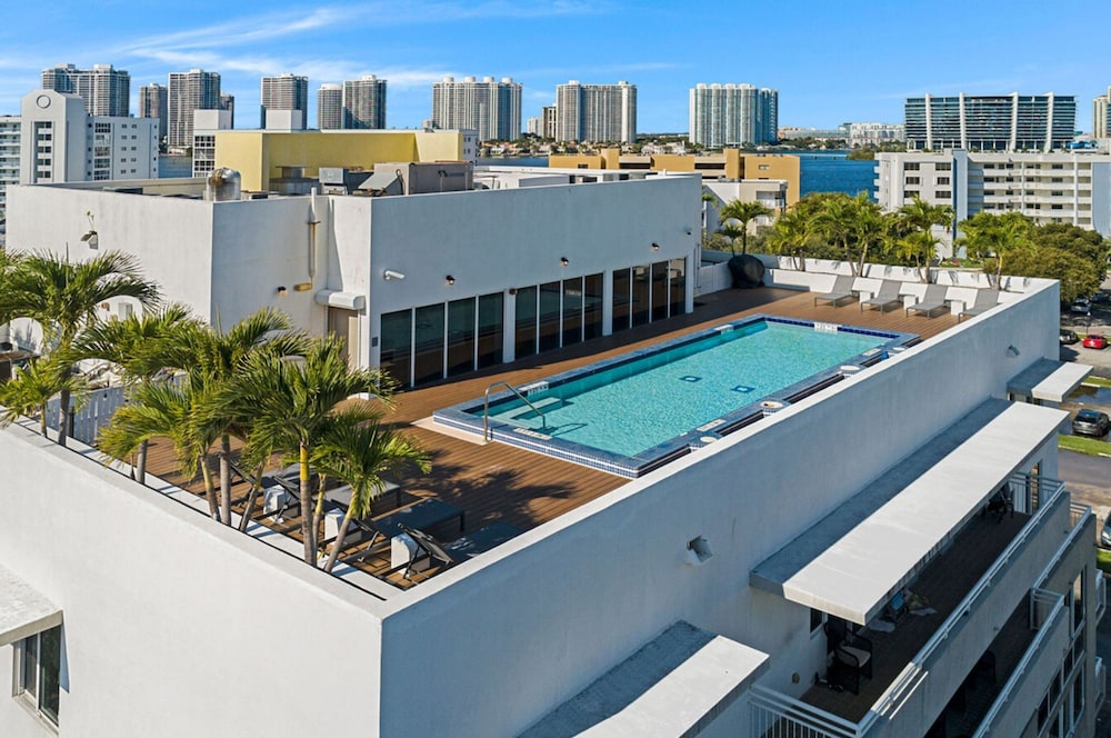 Roami at Sunny Isles view 5