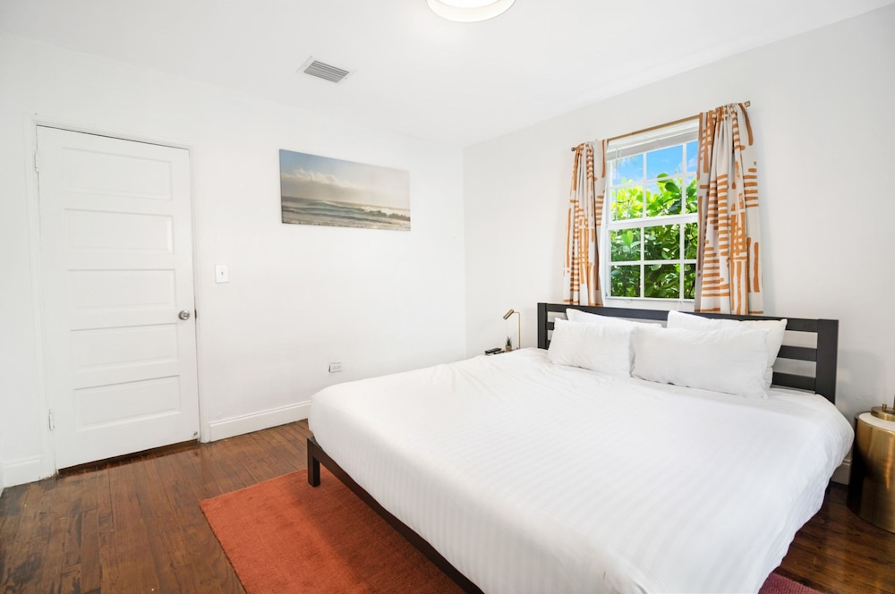 Roami at Edgewater Bungalows