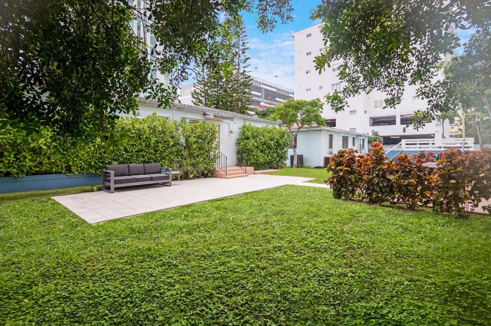 Roami at Edgewater Bungalows