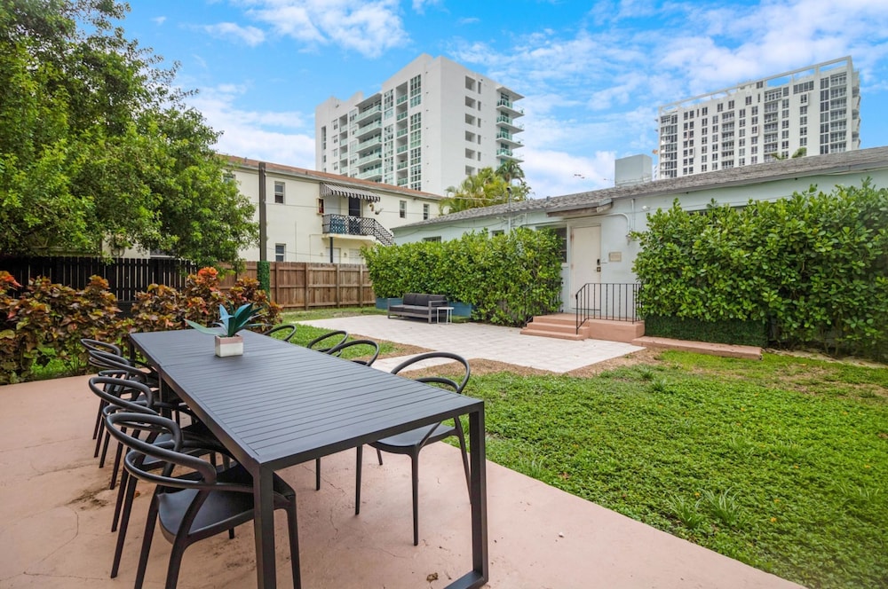 Roami at Edgewater Bungalows