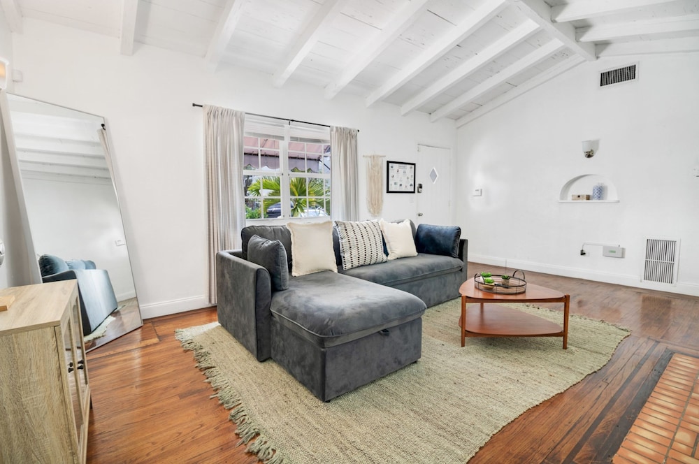 Roami at Edgewater Bungalows
