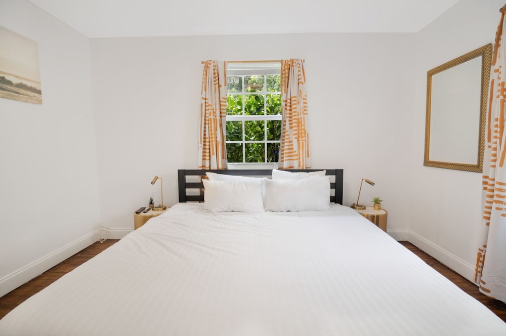 Roami at Edgewater Bungalows