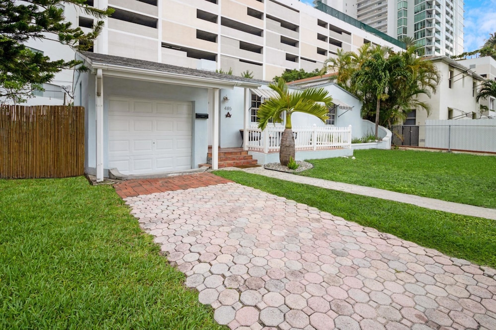 Roami at Edgewater Bungalows