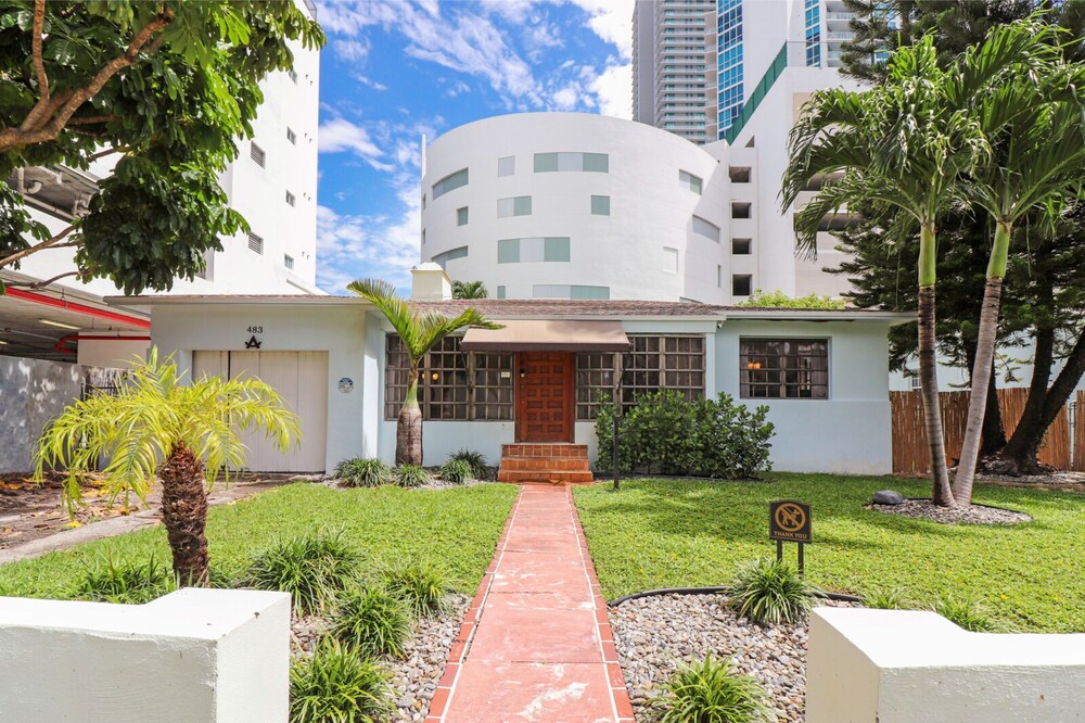 Roami at Edgewater Bungalows