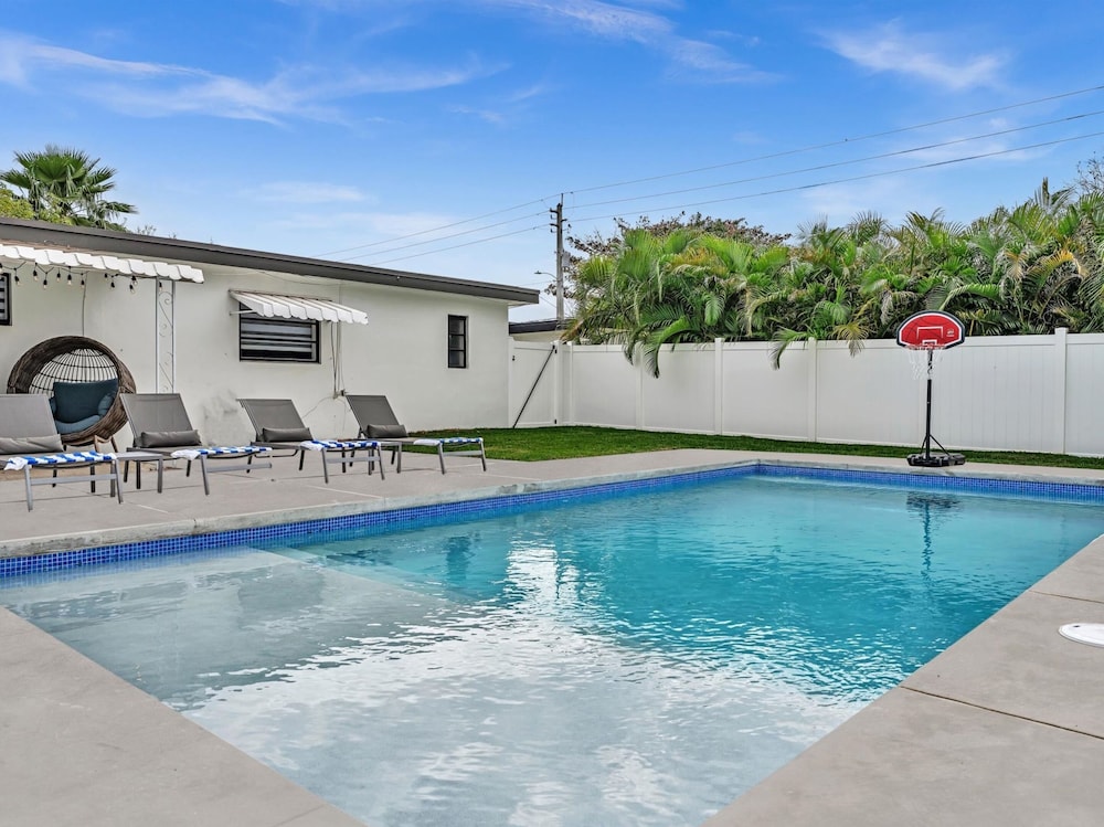 Casa Maya 3BR Home w Pool Near Hard Rock Casino - Image 5