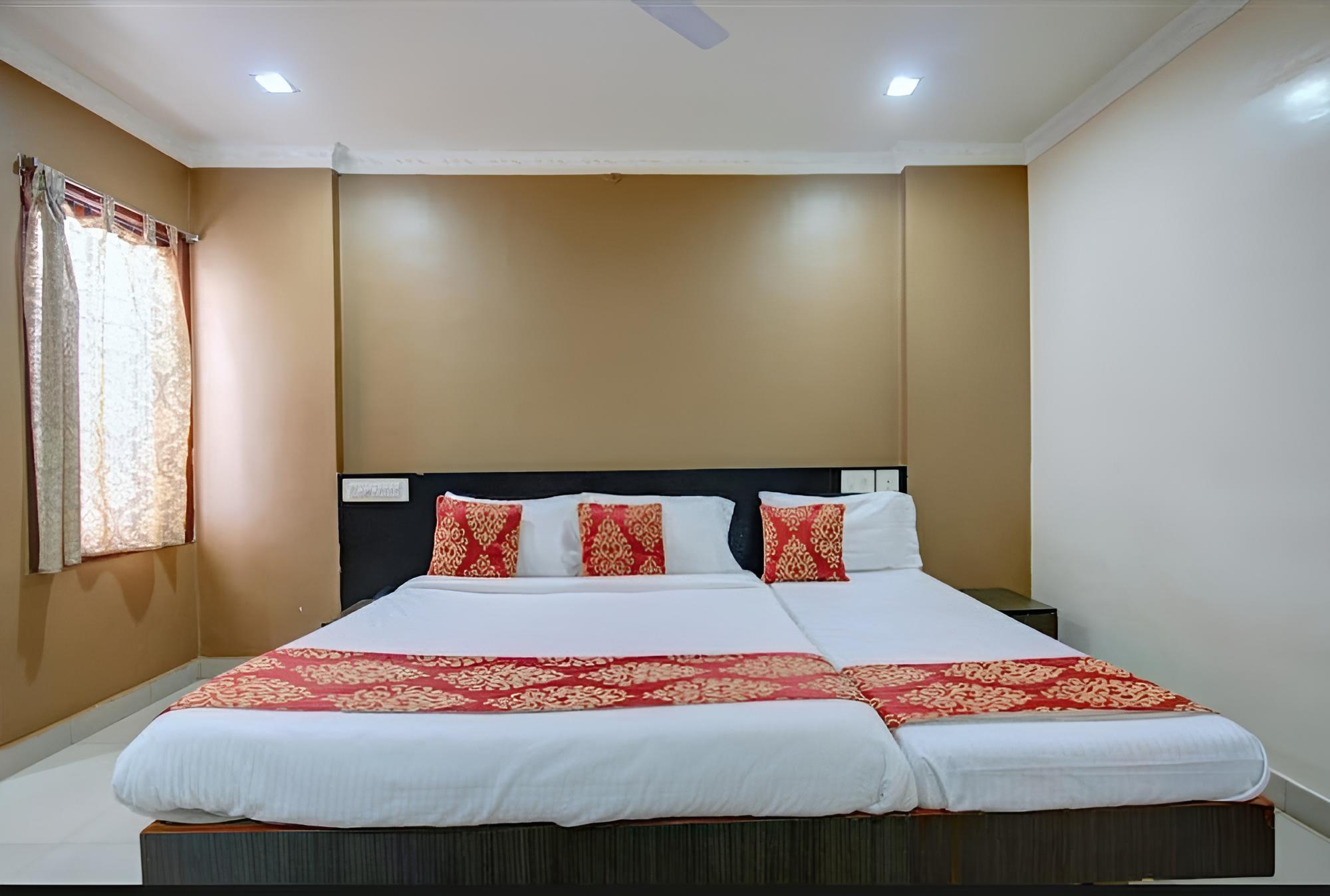 Hotel Nadaradjane Residency view 2