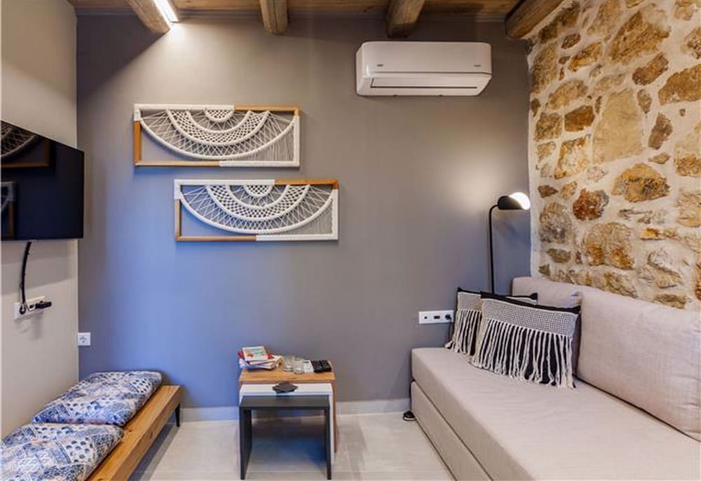 Comfy Townhouse Heraklion view 2