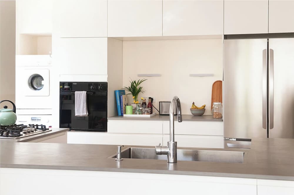 Spacious & Stylish 3BR Apt w Beautiful Street View view 5