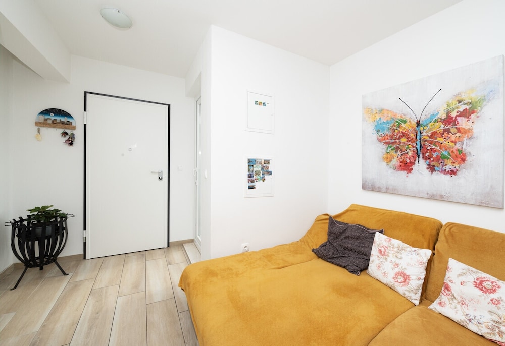 Modern Apartment Domina, With Balcony and Parking view 5