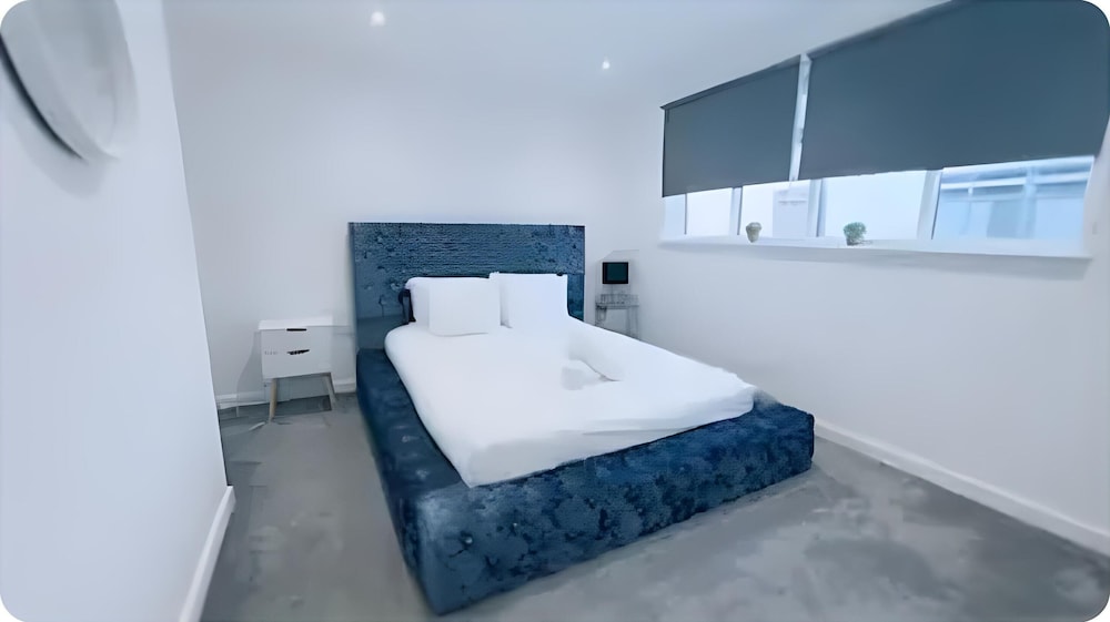 Charming 2-bed Apartment in Liverpool photo 2