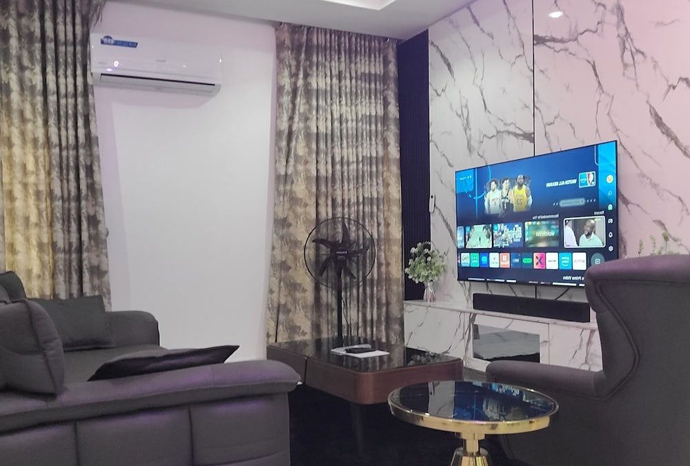 Dwellux Apartments