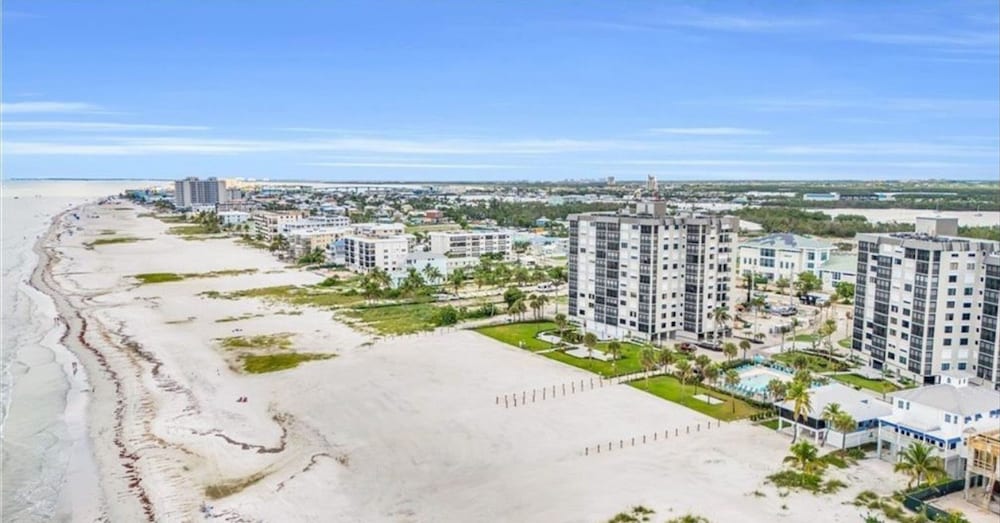 Caper Beach Club Penthouse 2