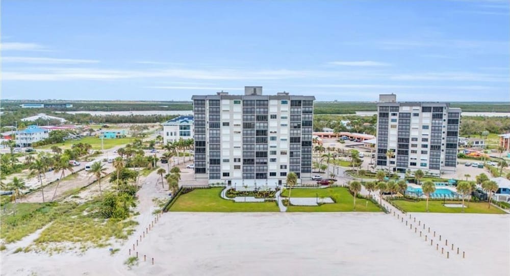 Caper Beach Club Penthouse 2