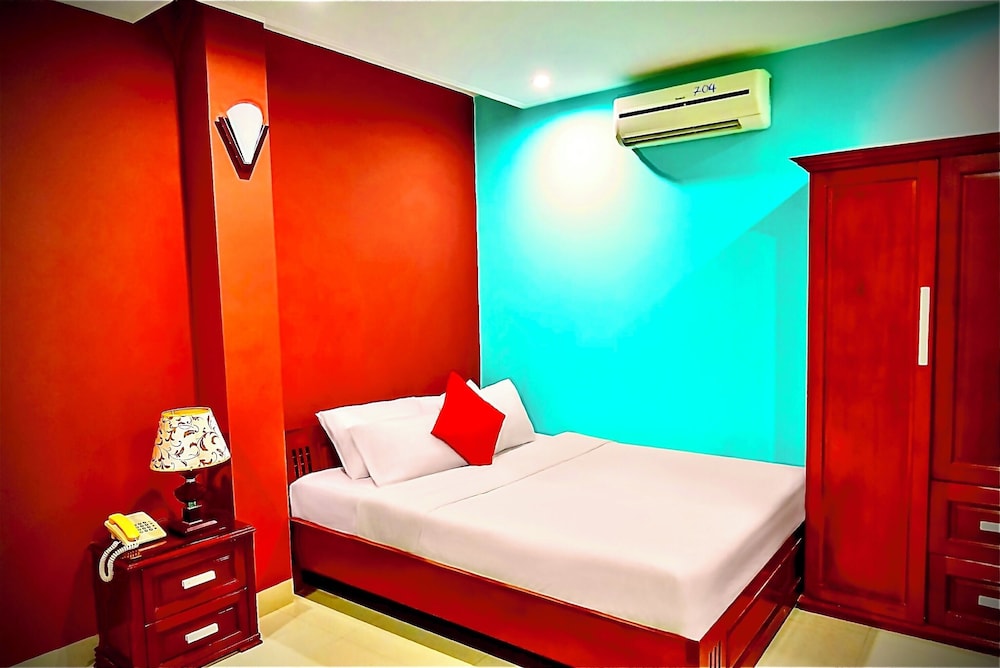 Central Beach Hotel - Hostel