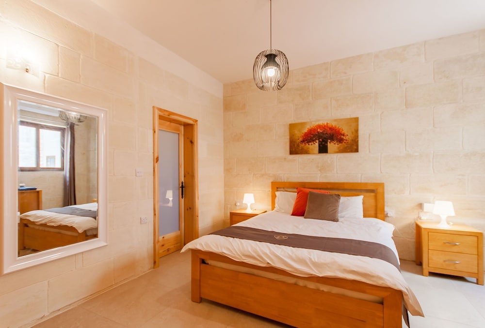 Nadurin, Gozitan Villa 7 Bedr. & 2 Pools view 4