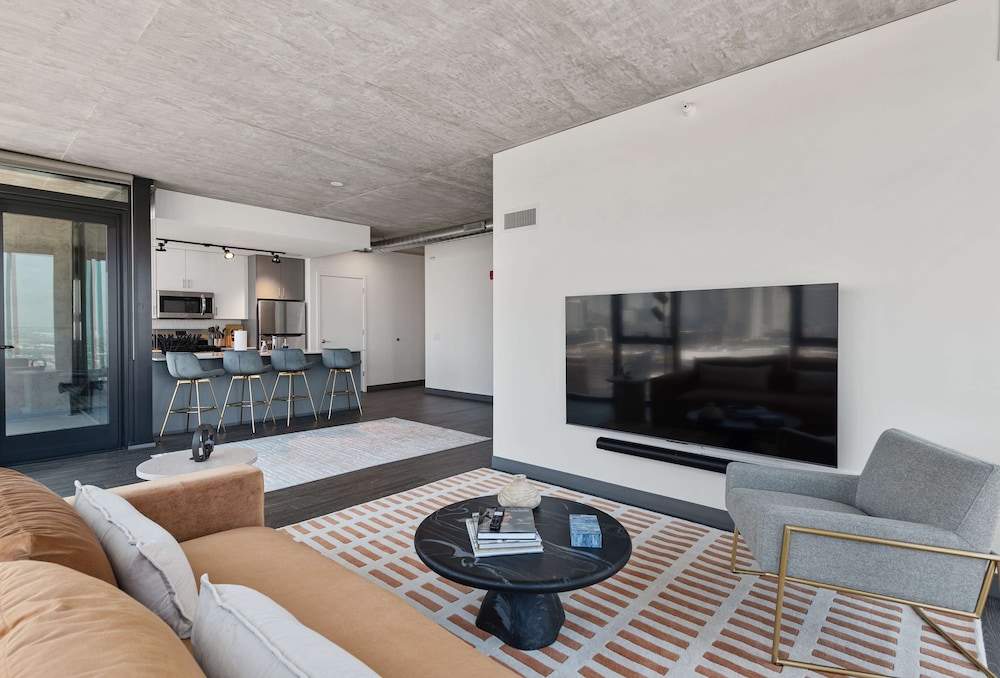 Cloud9 4apt in Building Fultonmkt The Cubist