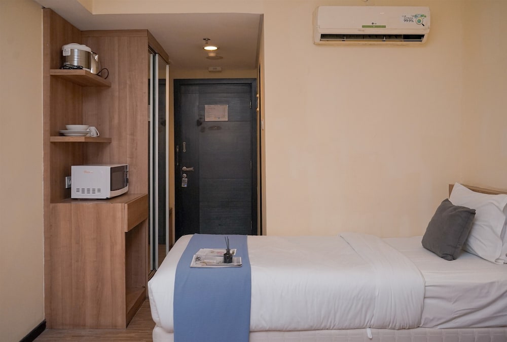 Comfy and Minimalist Studio (No Kitchen) Apartment Great Western