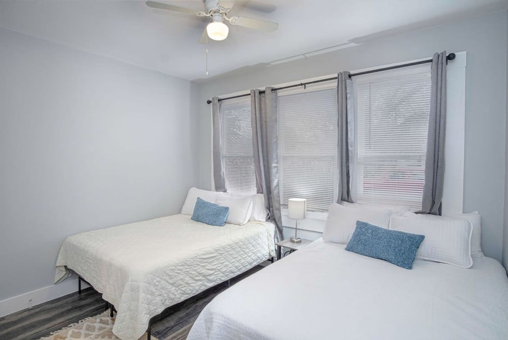Impressive Cozy Historic 3BR Apt Near Downtown view 5