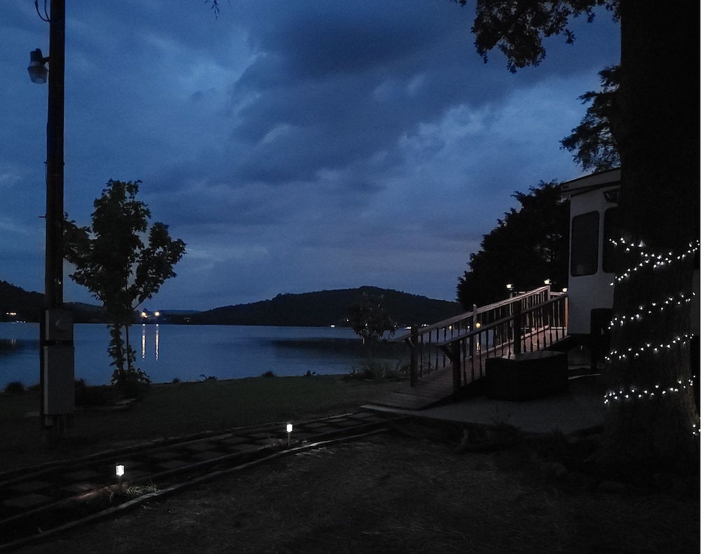 Lakeside Retreat On Neely Henry Lake 1 Bedroom Villa by RedAwning - Property Image 8