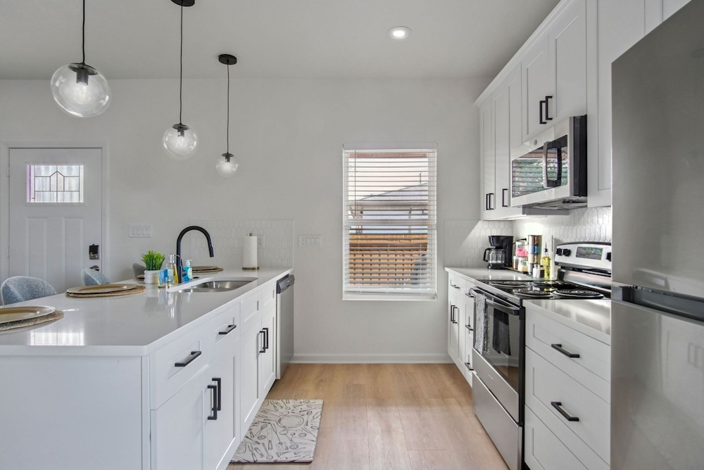 Your Inner-city Sanctuary 3BR 2BA Near Riverwalk