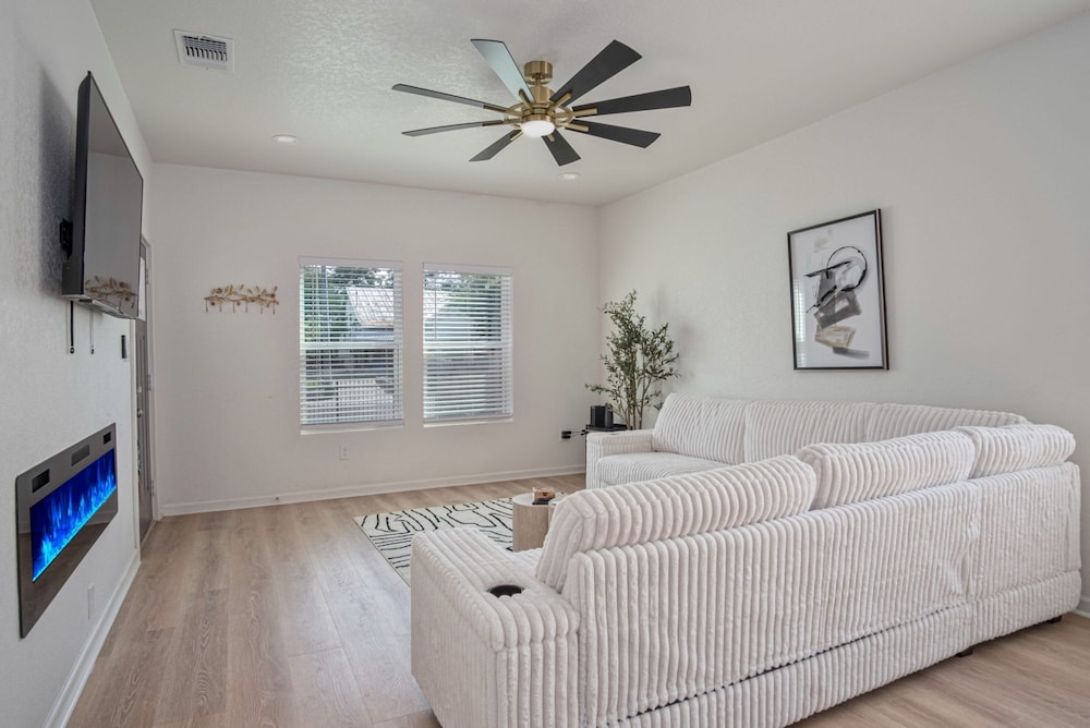 Enjoy 4BR 3BA Comfort Convenience Near Downtown