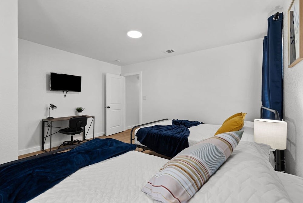 Brand New Relax at 3BR 2BA Apt Near City Center view 4