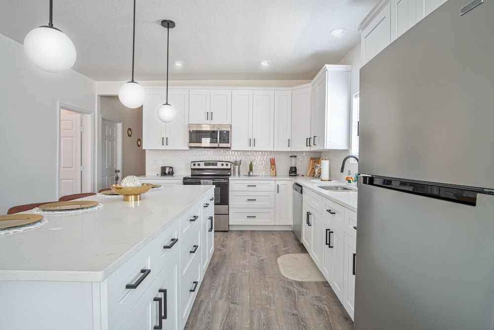 Generous 5BR 3BA Haven Close to Alamo Riverwalk