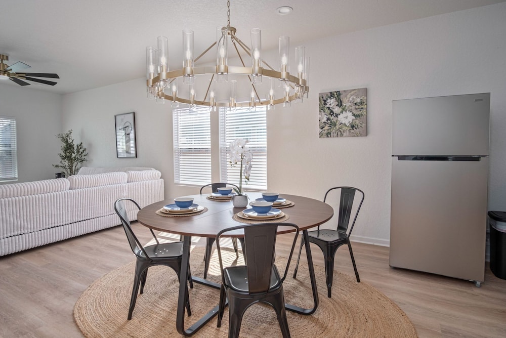 Enjoy 4BR 3BA Comfort Convenience Near Downtown