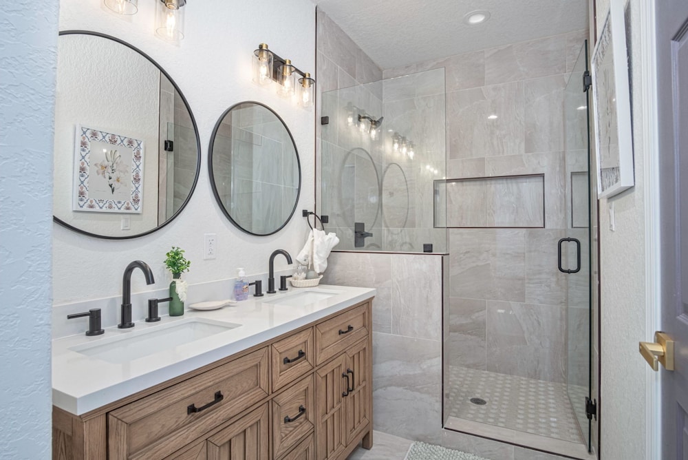 Enjoy 4BR 3BA Comfort Convenience Near Downtown