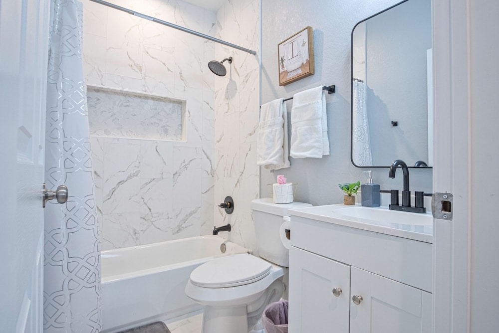 Lovely Charming 4BR 2 5BA Near Downtown s Prime