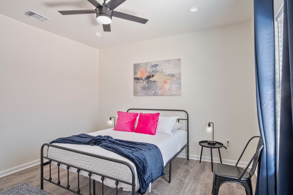 Generous 5BR 3BA Haven Close to Alamo Riverwalk