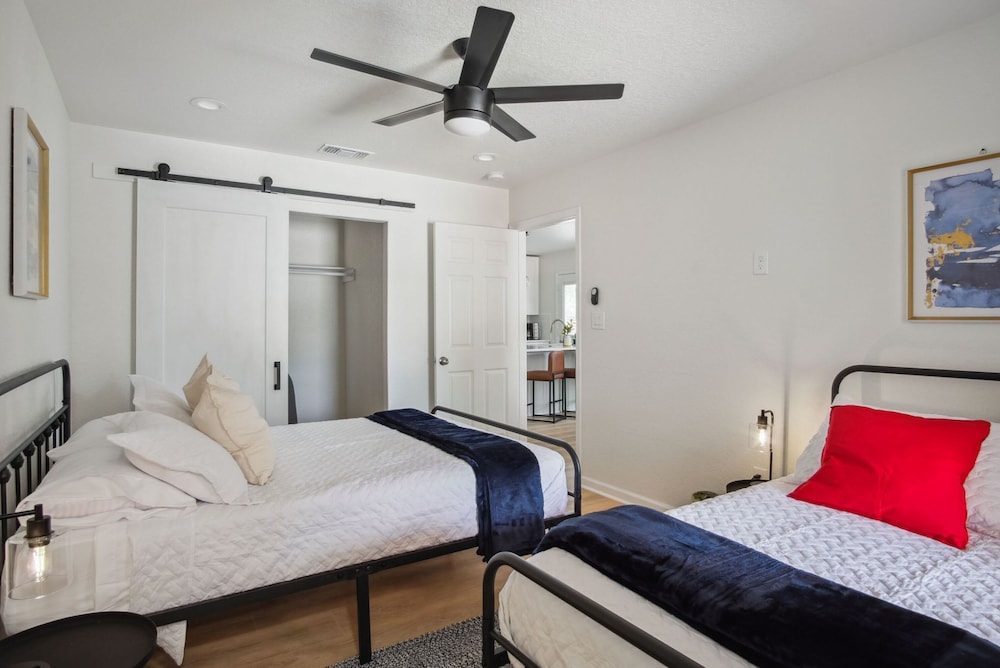 Your Amazing 3BR 2BA Downtown Delight
