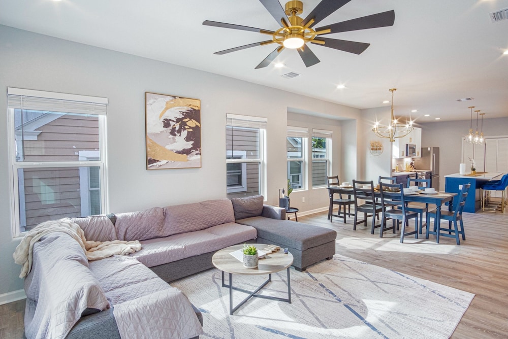 Lovely Charming 4BR 2 5BA Near Downtown s Prime