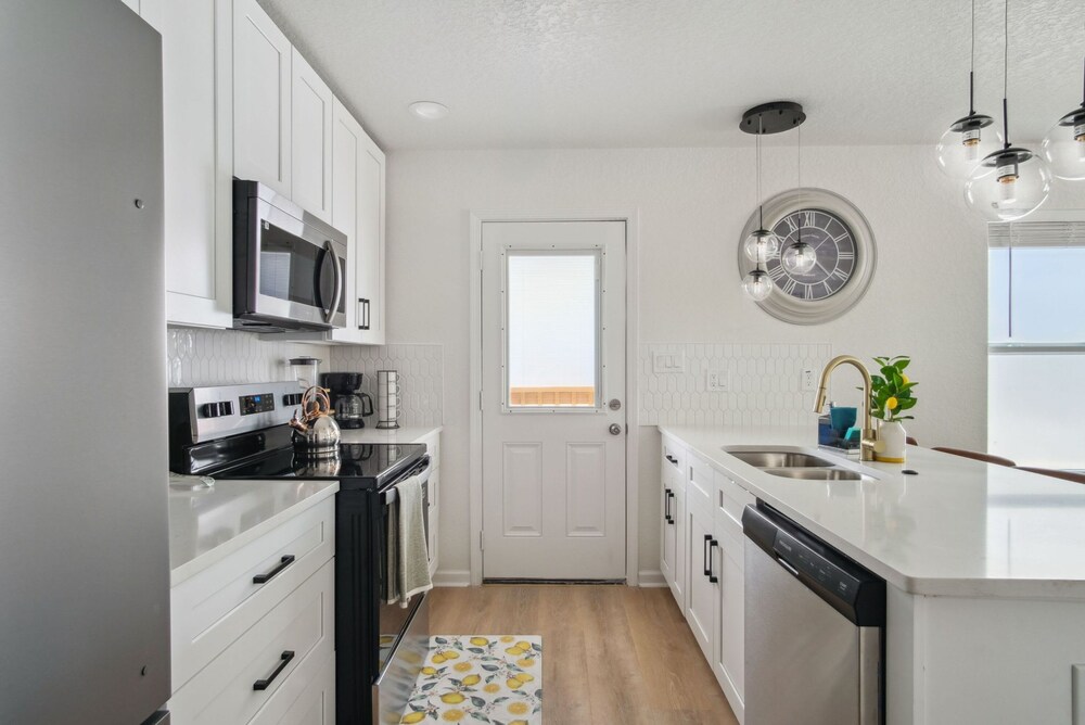 Your Amazing 3BR 2BA Downtown Delight