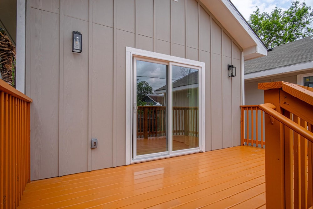 Vibrant 4BR 3BA Oasis Near Happy Downtown