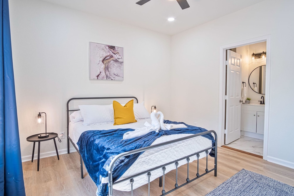 Perfect Spot to Relax 4BR 3BA Near Dtown Hemisfair