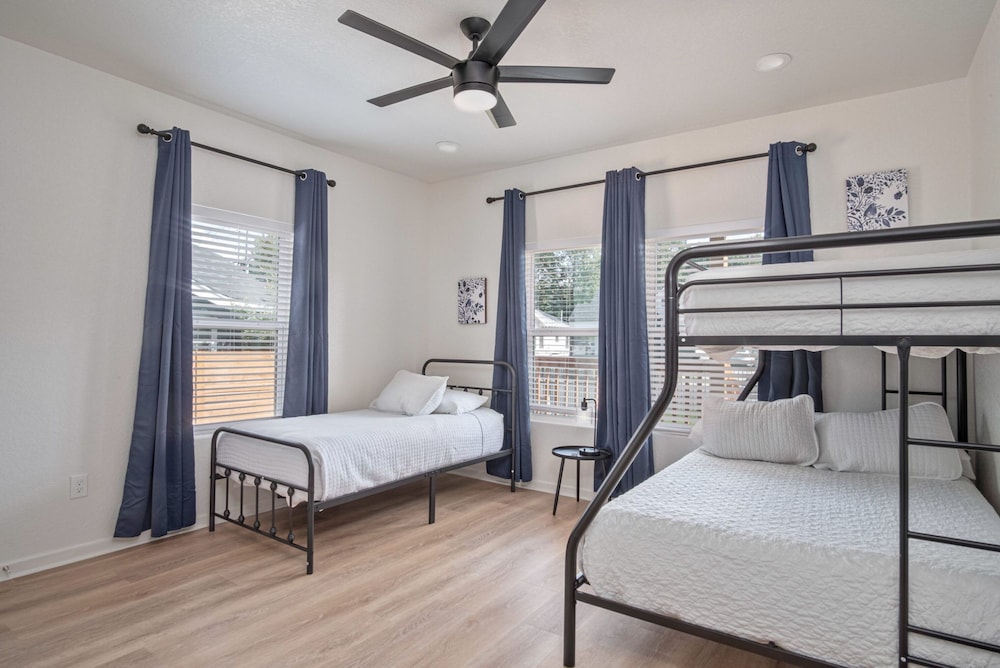 Enjoy 4BR 3BA Comfort Convenience Near Downtown