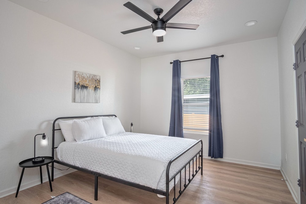 Enjoy 4BR 3BA Comfort Convenience Near Downtown