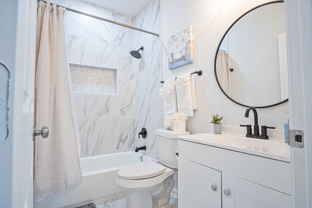 Perfect Spot to Relax 4BR 3BA Near Dtown Hemisfair