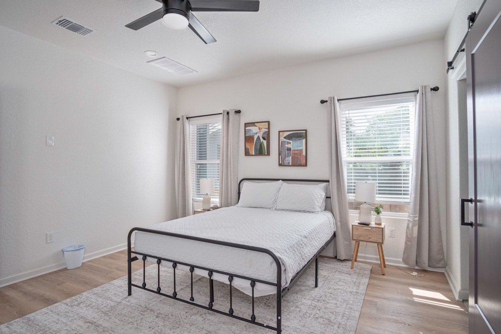 Enjoy 4BR 3BA Comfort Convenience Near Downtown