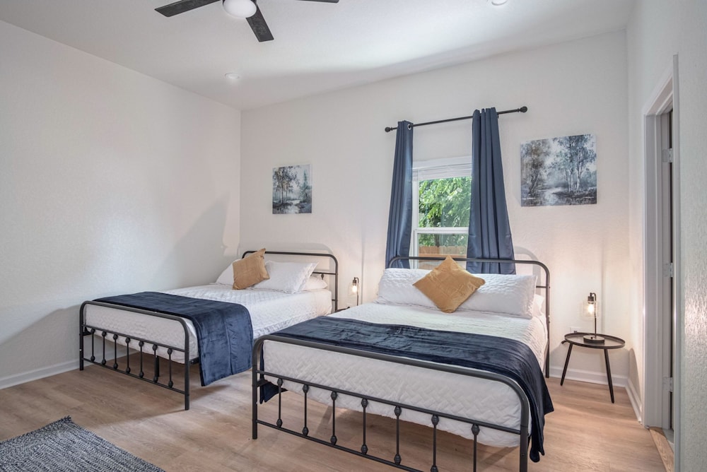 Generous 4BR 3BA Charmer Near Glorius Downtown