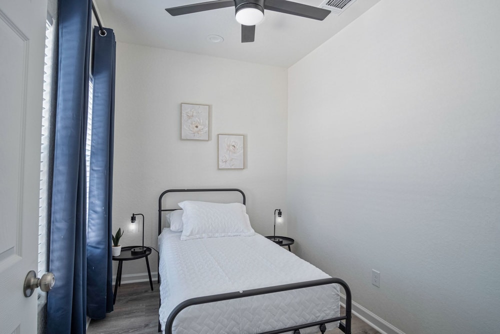 Generous 5BR 3BA Haven Close to Alamo Riverwalk